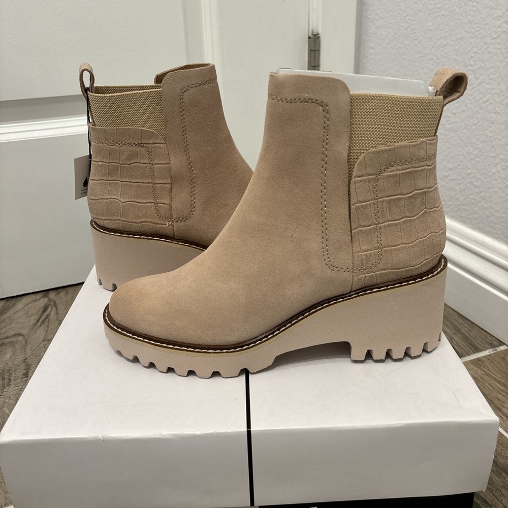 Dolce Vita tan suede ankle boots - Picture 3 of 8